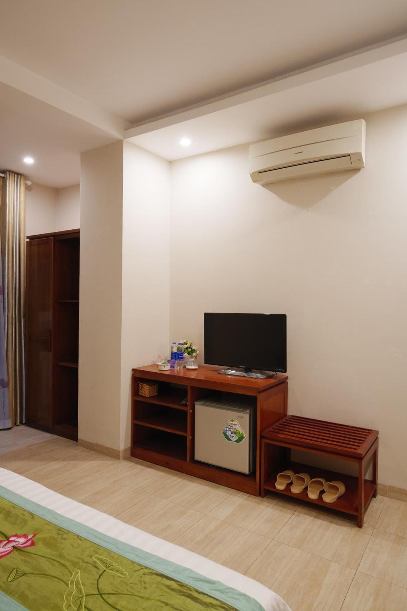 Ngan Ha Hotel Long Bien Hanoi Eksteriør billede