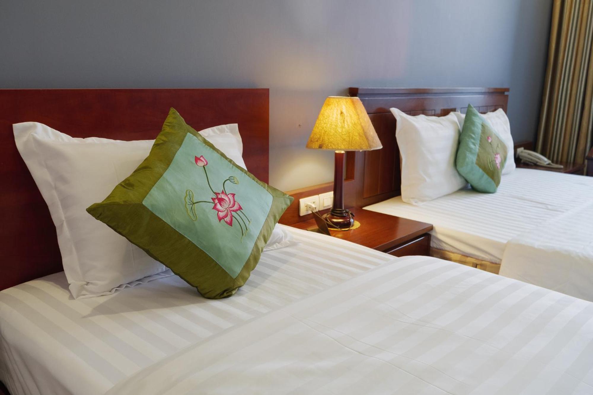Ngan Ha Hotel Long Bien Hanoi Eksteriør billede