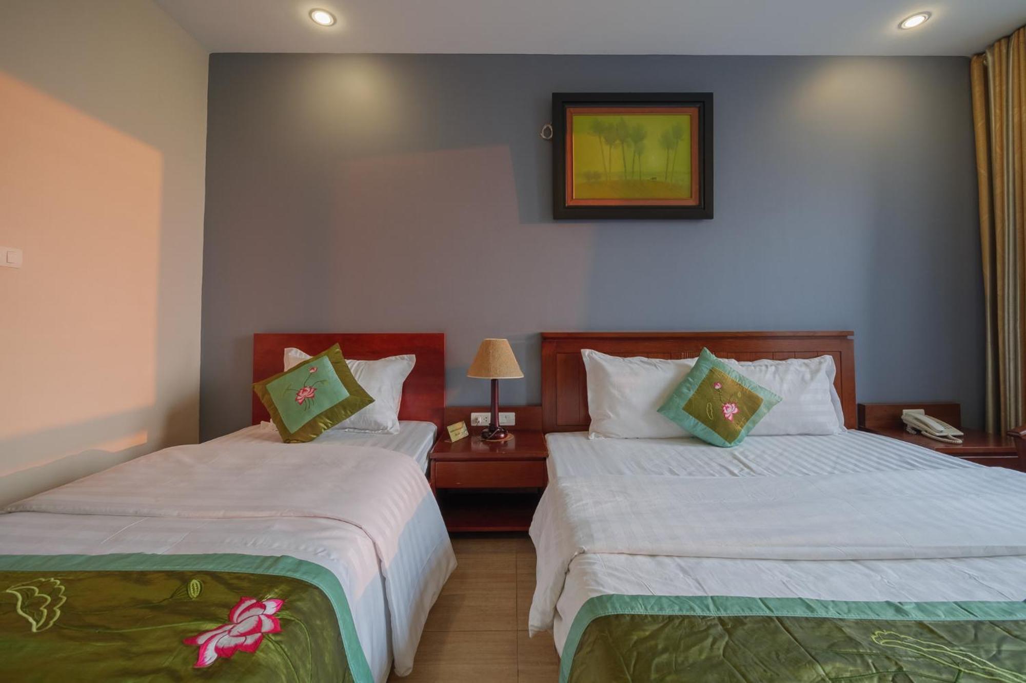 Ngan Ha Hotel Long Bien Hanoi Eksteriør billede